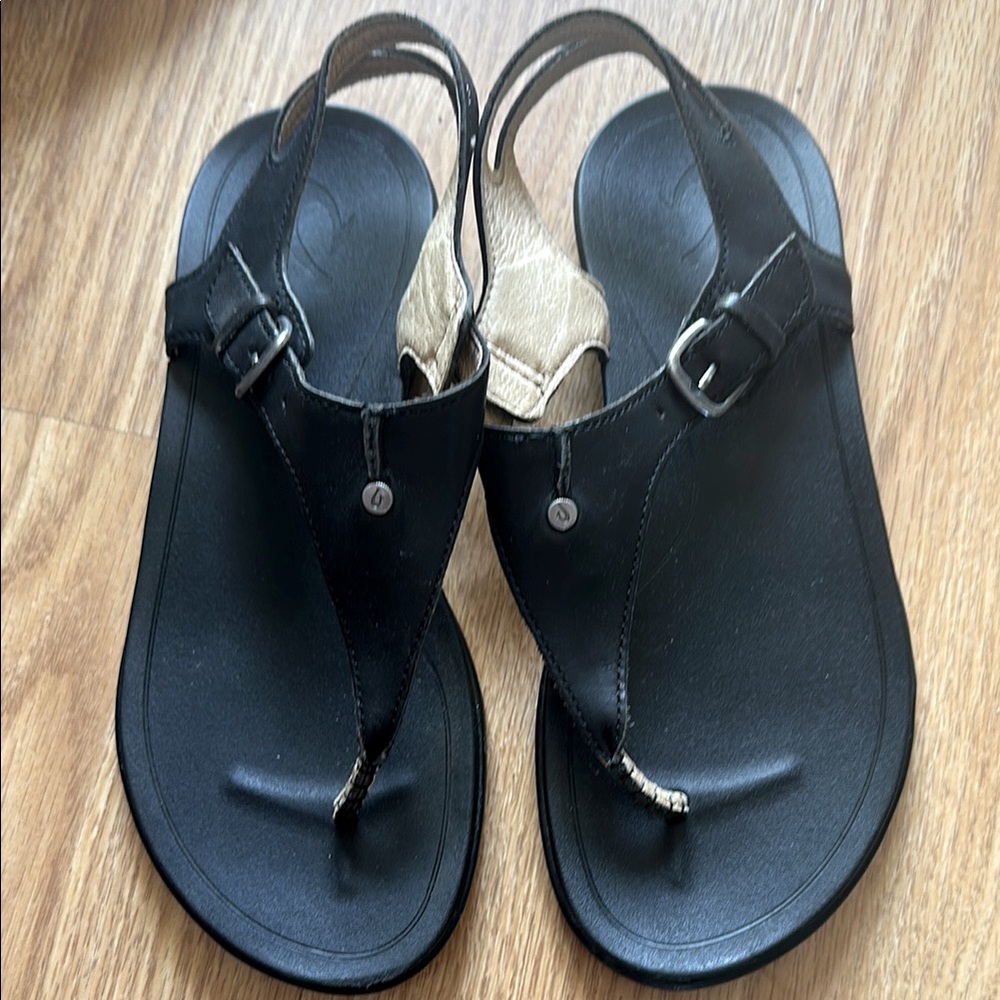 Olukai black leather thong sandals flip flops sz 6